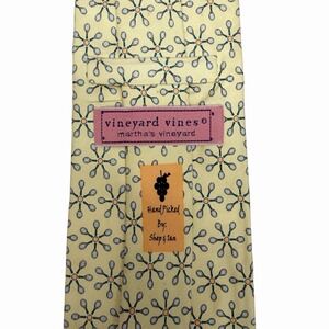 Vineyard Vines Men's Tie Tennis Rackets & Balls Yellow Silk 3.75" (W) x 56" (W)